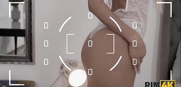  RIM4K. Model thinks a rimjob is exactly what the photographer wants